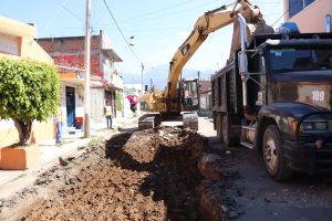 Inicia #GobiernoDeSoluciones trabajos de remodelación de calle en el Fraccionamiento Poetas 