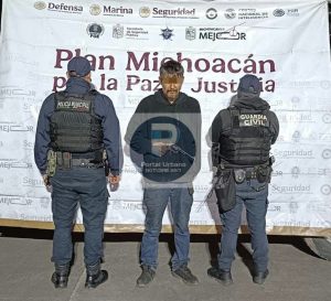 Detienen a hombre con un revólver durante operativo en el Centro de Jacona